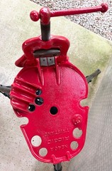 Ridgid No. 40A Tristand Portable Pipe Vice Red/Black 1/8&Prime; To 2-1/2&Prime;
