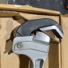 Ridgid 12698 18in Aluminum V-Groove Hook RapidGrip Wrench 2-1/2in Jaw USA made