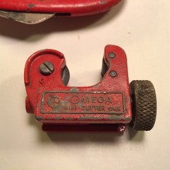 Vintage Red Tubing Cutter 1/8&Prime;-1-1/8&Prime; O.D. Omega Mini-Cutter 1/8 to 5/8 OD Spain