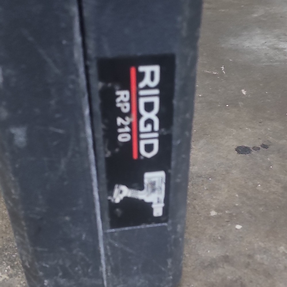 RIDGID RP 210 Press Tool Kit for PEX w/Batteries, Charger, 1/2&Prime; & 1-1/4&Prime; Clamps