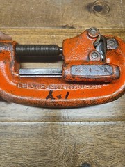 RIDGID Model 2-A Adjustable Heavy-Duty Pipe Cutter 1/8 in. to 2 in. Capacity 1E5