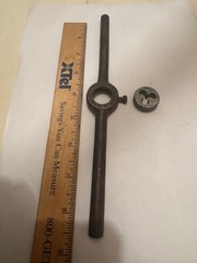 VINTAGE 7MM (M7 X 1.0) ROUND DIE + 9&Prime; STEEL 1&Prime; RND DIE HOLDER WRENCH