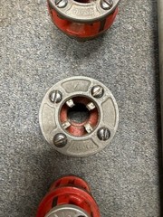 Ridgid 00-R Manual Ratchet Pipe Threader With Three NPT Dies &ndash; 1/8&rdquo;,1/2&rdquo;,3/4&rdquo;