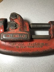 RIDGID Model 202 Heavy-Duty Pipe Cutter 1/8 in to 2 in Wide Roll Good Condition