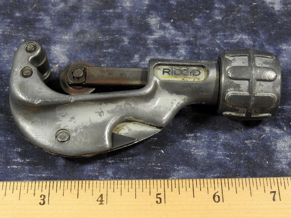 RIDGID 1/8 in. to 1-1/8 in. Model 150 Constant Swing Tubing Cutter