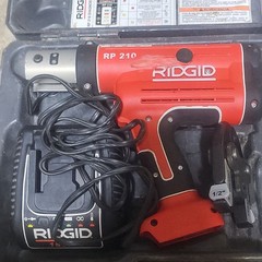 RIDGID RP 210 Press Tool Kit for PEX w/Batteries, Charger, 1/2&Prime; & 1-1/4&Prime; Clamps
