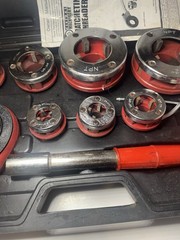Central Machinery 62353 Ratcheting Pipe Threader Set 3/8&rdquo;&ndash;2&rdquo; Complete Case