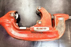 RIDGID 32840 Model 4-S Heavy-Duty Pipe Cutter, 2-inch to 4-inch Steel Pipe USA