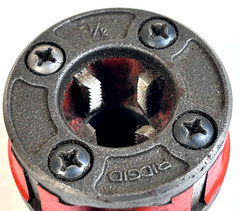 RIDGID 00-R Ratcheting Pipe Threader Tool w/ 3/4 & 1/2 Die Heads