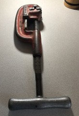 RIDGID Model 202 Heavy-Duty Pipe Cutter 1/8 in to 2 in Wide Roll Good Condition