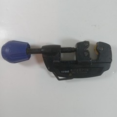 KOBALT 1/8&Prime; to 1-1/8&Prime; Screw-Fed Tube Pipe Cutter 0131848 Pre-Owned