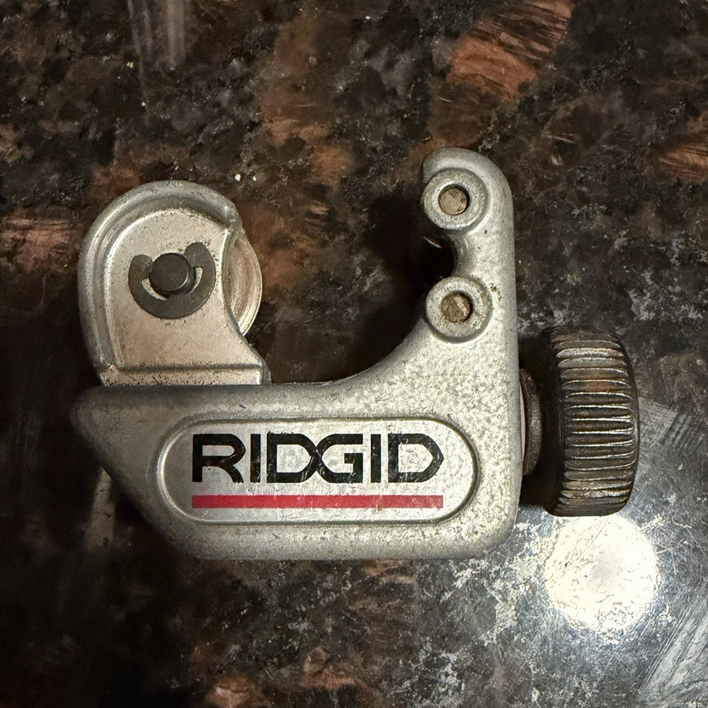 RIDGID 104 Mini Tube Cutter 3/16 in to 15/16 in OD Tubing/Pipe Cutter