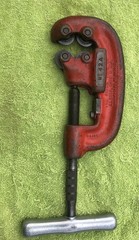 RIDGID No. 42A FOUR WHEEL PIPE CUTTER: 1/2 INCH TO 2 INCH PIPE CUTTING CAPACITY