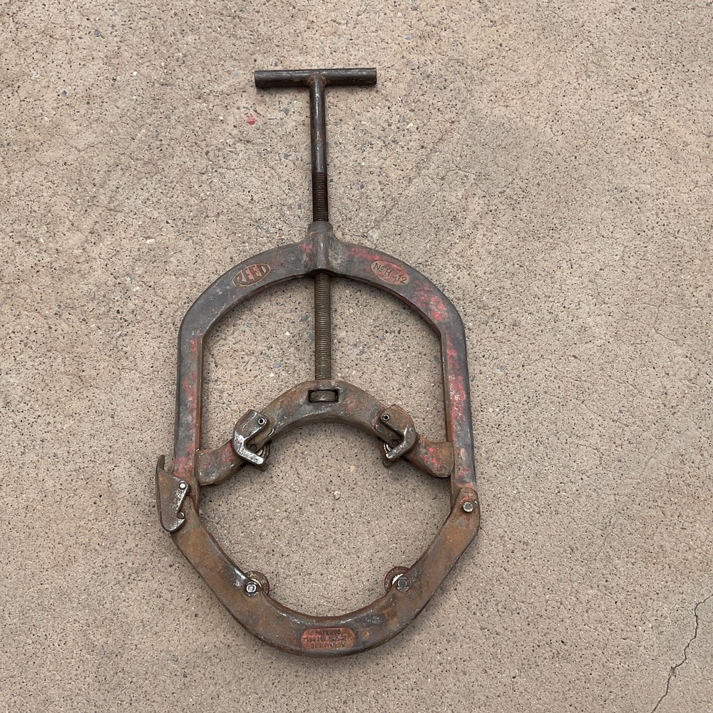 REED TOOLS 4-WHEEL HINGED PIPE CUTTER, H-12, 8&Prime; to 12&Prime; CAPACITY