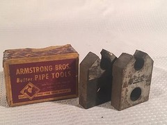Vintage Pair Armstrong Bros. Pipe Die Threading Head 3/8 R-NPT 30 2A773