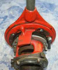 RIDGID No. 65-R / C 148-1 / C 104 &ndash; 1&Prime; to 2&Prime; &ndash; PIPE THREADER &ndash; w/ HANDLE