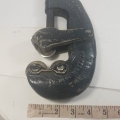 NYE No.2 UNIVERSAL THREE WHEEL PIPE CUTTER