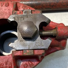 Vintage REED Mfg. Co. Pipe Threader No. 2 1/2&Prime; Length 37.5 inches. Made in USA