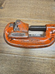 RIDGID Model 2-A Adjustable Heavy-Duty Pipe Cutter 1/8 in. to 2 in. Capacity 1E5