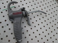 Ridgid 72327 Hand-Operated 318 319 Oiler Pump Gun w 54&Prime; Hose and Fittings