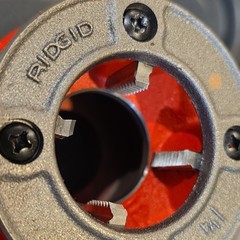 RIDGID 00-R Manual Pipe Threader Set w/ 1/2 3/4 1in NPT RH Dies Case