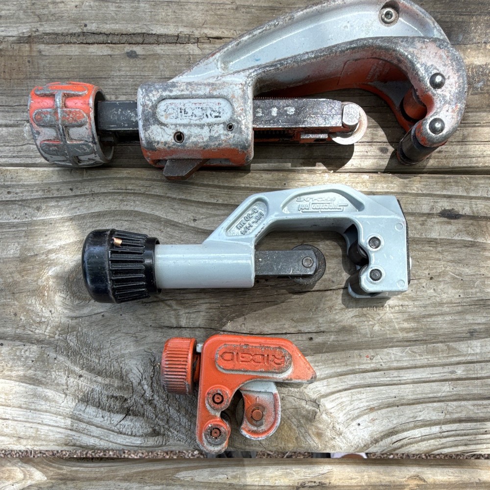 RIDGID 151 Screw Feed Pipe Cutter 1/4 in to 1-5/8 in Capacity