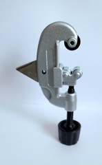 PITTSBURGH&nbsp;Tubing Cutter.1/8&Prime; To 1-1/8&Prime; High Carbon Steel Blade