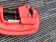 WESTWARD 3CYV3 Pipe Cutter Cutting Capacity Std Wheel Cutter 1/8&Prime; &ndash; 2&Prime; Red