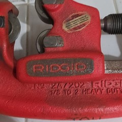RIDGID No. 2A/202 Screw Feed Heavy Duty Pipe Cutter, 1/8 in to 2 in
