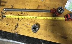 RIDGID OO-R Ratcheting pipe threader With 1/2 And 3/8 Die Cutting Heads 18 Inch