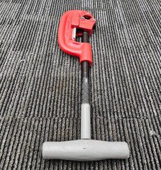 WESTWARD 3CYV3 Pipe Cutter Cutting Capacity Std Wheel Cutter 1/8&Prime; &ndash; 2&Prime; Red