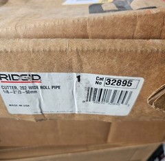 ridgid 32895 202 1/8 in to 2 in HD Wide Roll Heavy-Duty Pipe Cutter