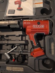 Nice RIDGID RP 210 Press Tool Kit for PEX with 2 Batteries ,Charger, 1/2 Clamps