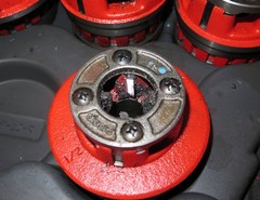 Ridgid 12-R Manual Ratchet Pipe Threader with 1/2&Prime; to 2&Prime; Dies &ndash; 36475