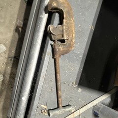 RIDGID No. 2A Screw Feed Pipe Cutter 1/8 in to 2 in Capacity