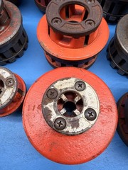 LOT &ndash; RIDGID Pipe Threader Die Head Assortment Ratcheting Pipe Threader & Reamer