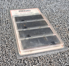 RIDGID 47995 Universal 3/8&Prime;-16 UNC Bolt Dies