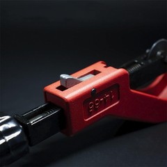 Pipe Tubing Cutter Tool 5/9&Prime; to 2-5/9&Prime; Outer Diameter for 14-65mm, Red, Black
