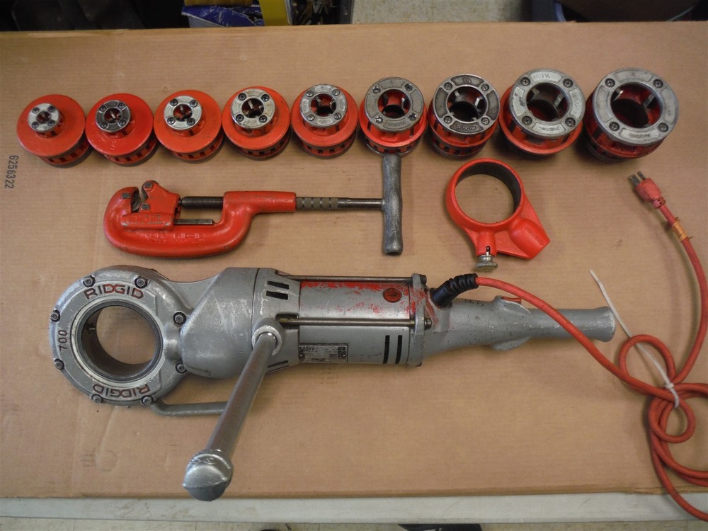 Ridgid 700 Pipe Threader With 9 Dies 1/8&Prime;-2&Prime; Pipe Cutter+12R Ratchet Head *FC10