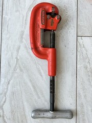 Rigid 2A/202 Heavy Duty No. 1-2 Pipe Cutter Tool 1/8 in To 2 in