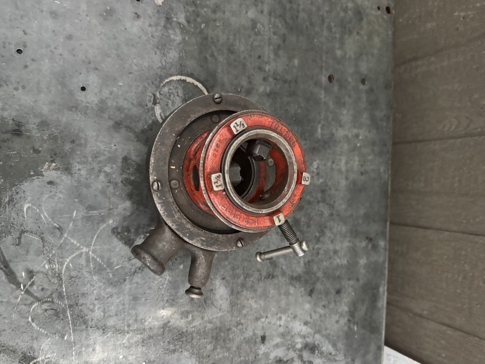 Toledo Threading Machine Co. Model 411 ratcheting Pipe Threader