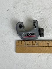 Ridgid 104 Close Quarters Tubing Cutter 3/16 inch to 5/16 inch Tub Plumbing Tool