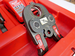 MILWAUKEE 2773-22 M18 FORCE LOGIC PRESS TOOL KIT 1/2&Prime; to 2-1/2&Prime; USED COPPER JAWS