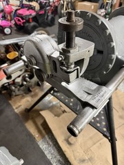 VICTAULIC MODEL 226M ROLL GROOVER 4 2&Prime; &ndash; 6&Prime; METAL PIPE 4 RIDGID 300 ROLL GROOVER