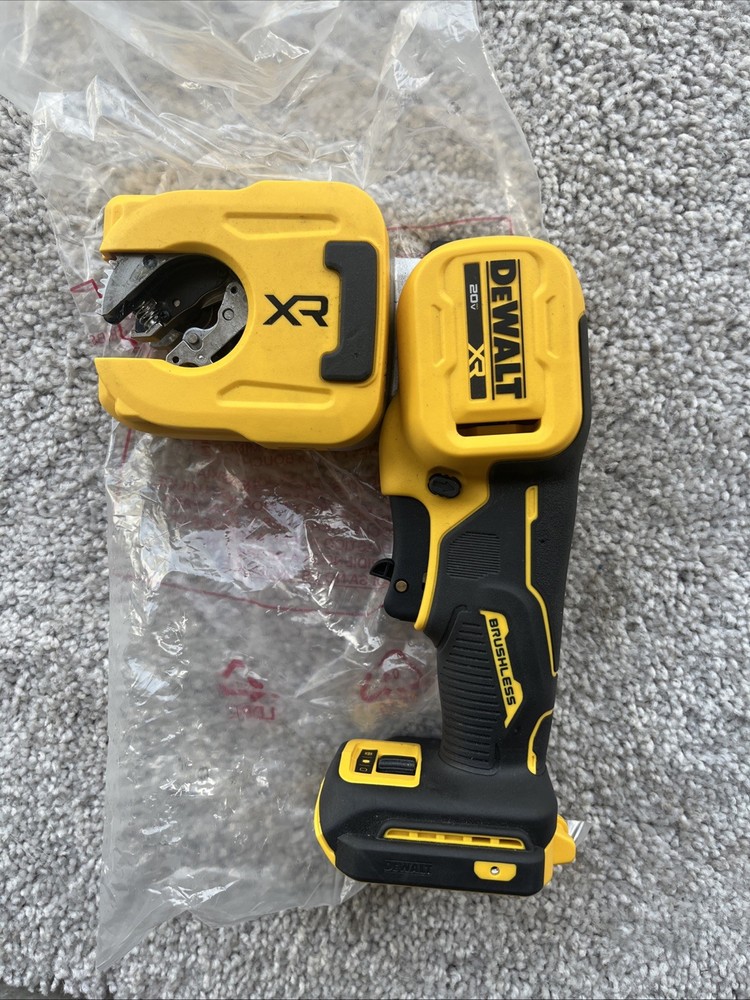 Dewalt 1-1/4 in Copper Tubing Cutter &ndash; Tool Only DCE154B USED OPEN BOX
