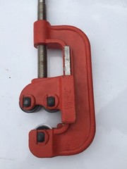 Superior Tool Heavy Duty Pipe Cutter 1/8&Prime;- 2&Prime; Drop Forged Steel