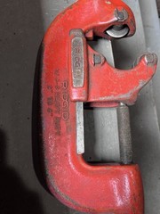 RIDGID No.4-S HEAVY DUTY 2&Prime; TO 4&Prime; PIPE CUTTER 32845