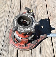 Ridgid No 65-R Pipe Threader 1&rdquo; To 2&rdquo; with 18&Prime; Handle