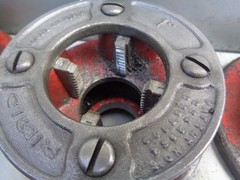 Ridgid 12-R Pipe Threader Die Head Set w/Case & Ratchet Head 12R 1/2&Prime; &ndash; 2&Prime; Dies