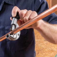 RIDGID 31622 Constant Swing Tubing Cutter 1/8&Prime; to 1-1/8&Prime; W/Spare Cutter Wheel
